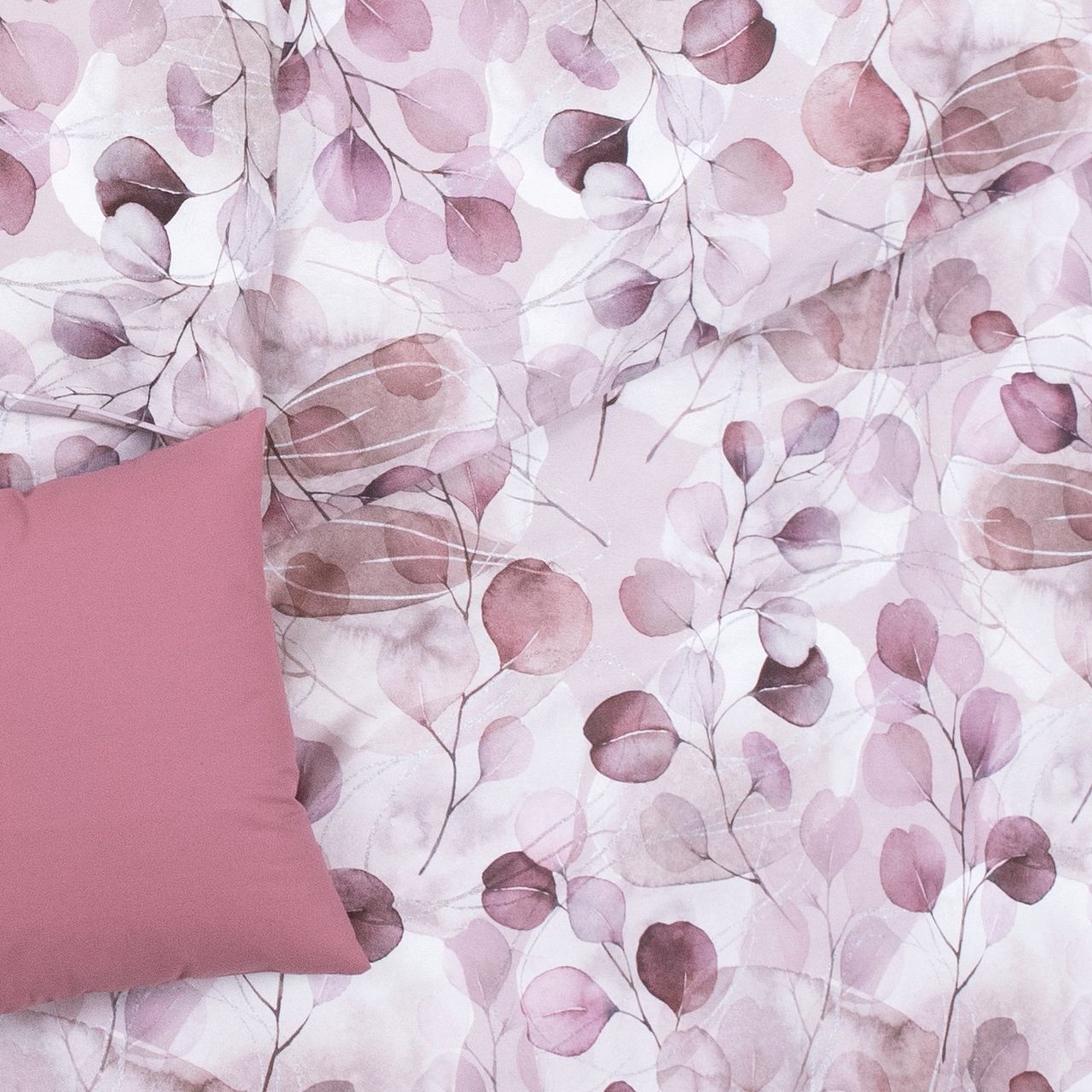 Obliečky SATÉN DESIGN purple leaves pudrová