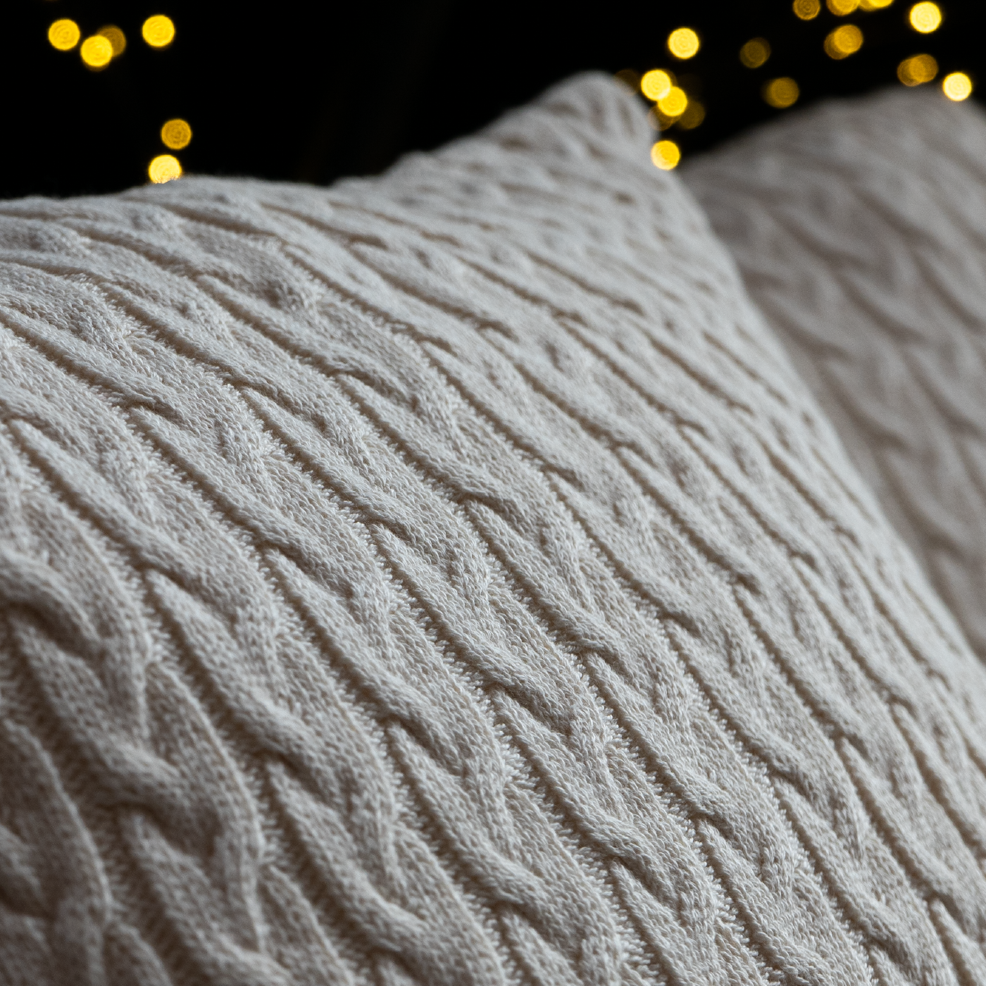 Dekoračný návlek IMPERIAL vrkôčiky smotanová