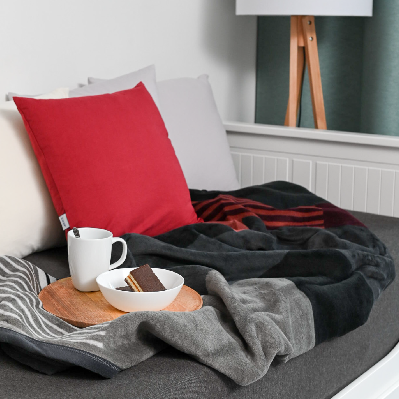 Deka VELURO moderná kocka sivá čierna tehlová