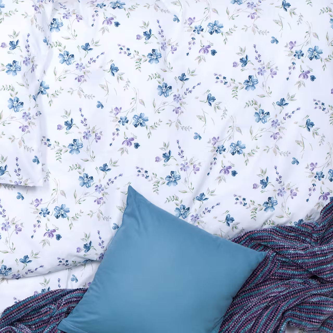 Obliečky KLASIK kvietky modrá fialová