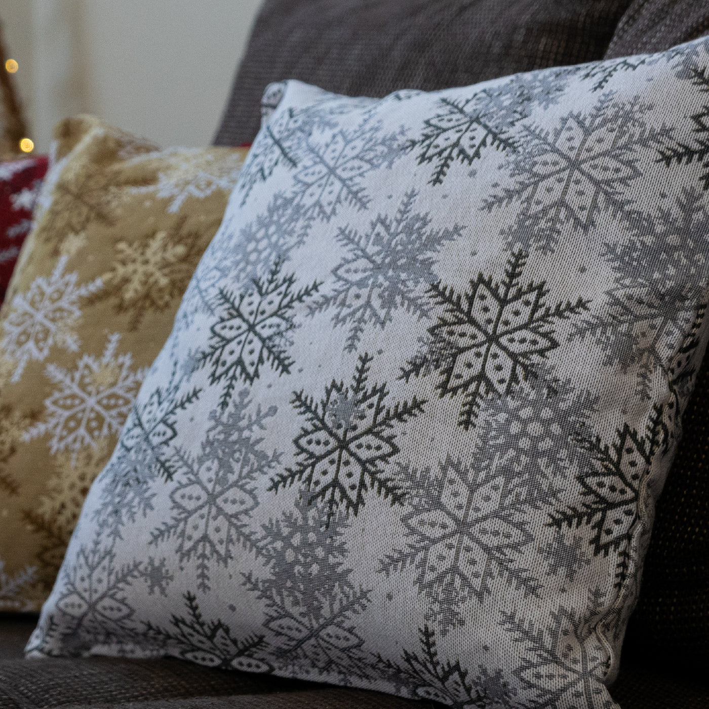 Dekoračný návlek MOTIV vločky biela sivá