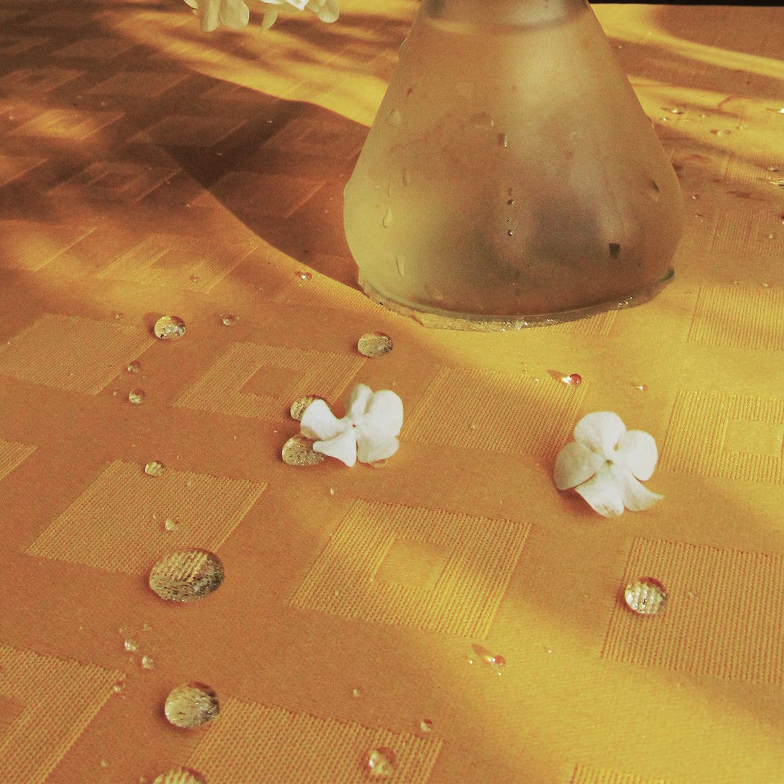 Obrus KAN 23917 banánová