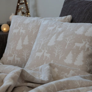 Dekoračný návlek WINTER stromy a soby béžová biela