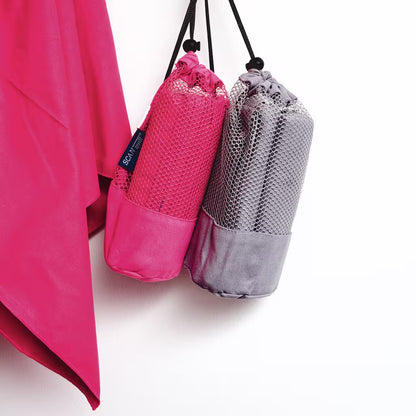 Rýchloschnúca osuška FITNESS BAG sivá