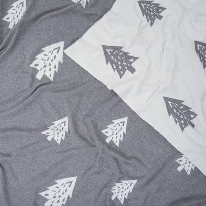 Deka pletená DESIGN stromčeky sivá biela