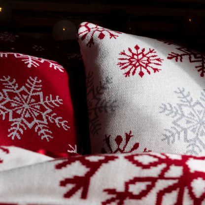 Dekoračný návlek pletený DESIGN veľké vločky smotanová