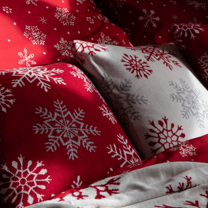 Dekoračný návlek pletený DESIGN veľké vločky červená