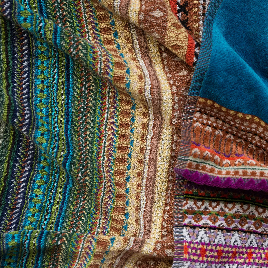 Osuška plážová pruhy ethno multi