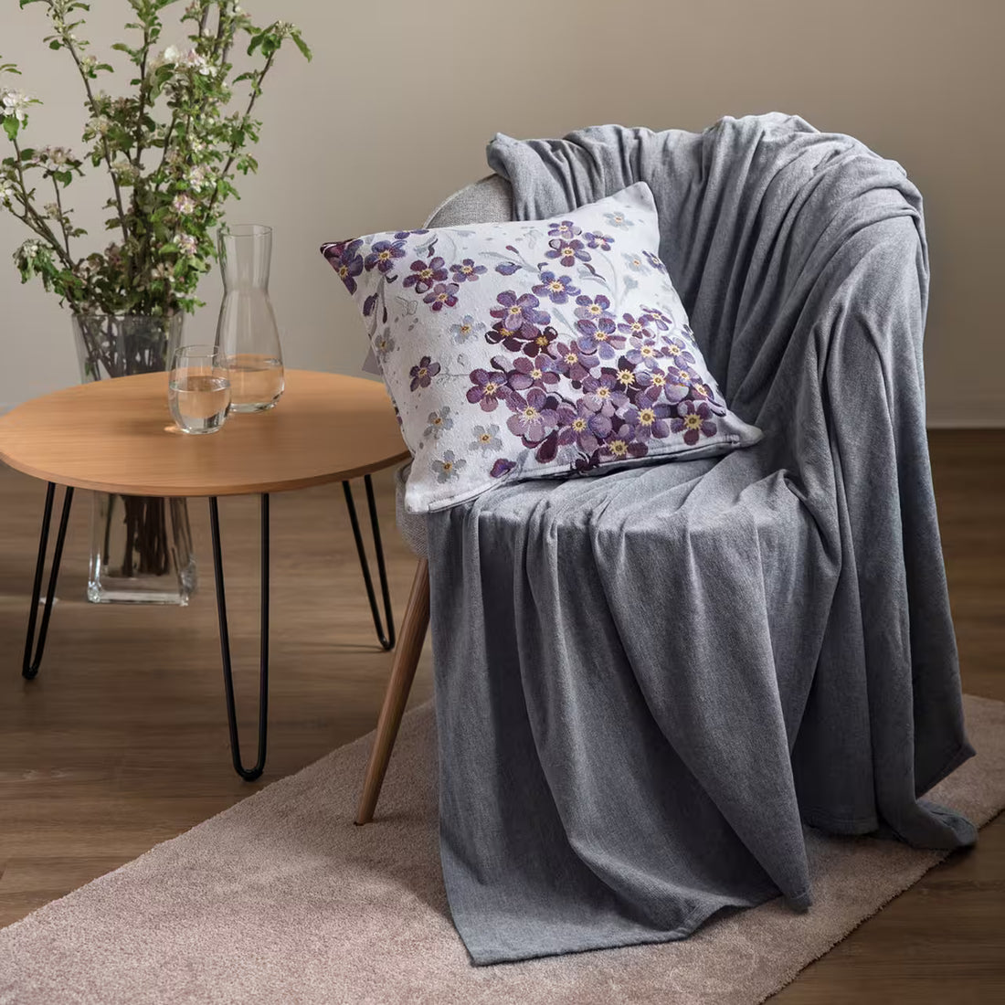 Dekoračný návlek MOTIV fialky biela fialová