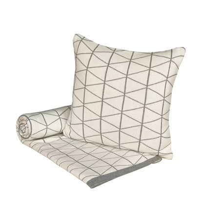 Deka pletená DESIGN geo smotanová sivá