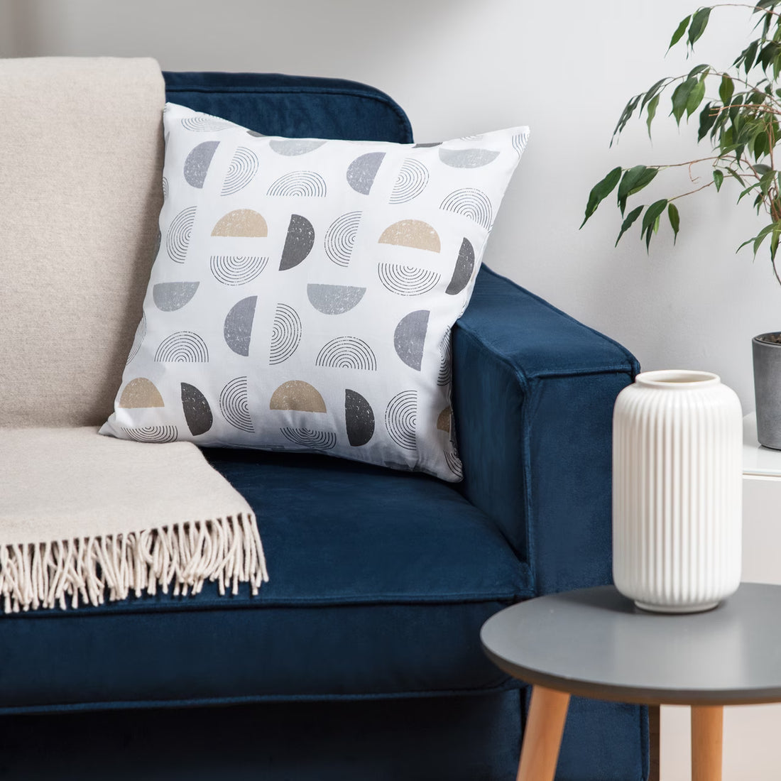 Dekoračný návlek DEKORO geo spiral biela sivá