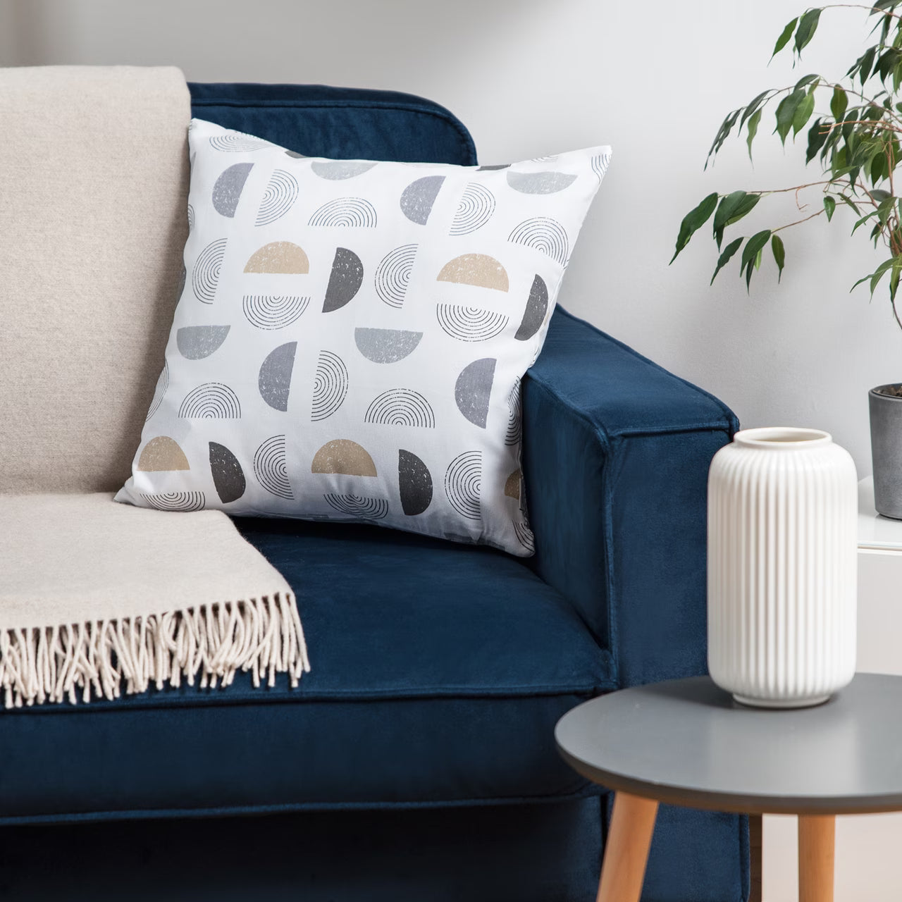 Dekoračný návlek DEKORO geo spiral biela sivá