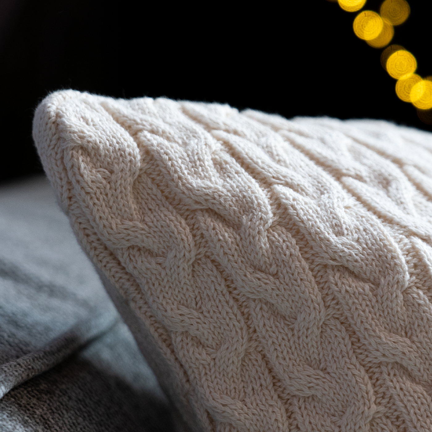 Dekoračný návlek IMPERIAL vrkôčiky smotanová