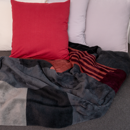 Deka VELURO moderná kocka sivá čierna tehlová