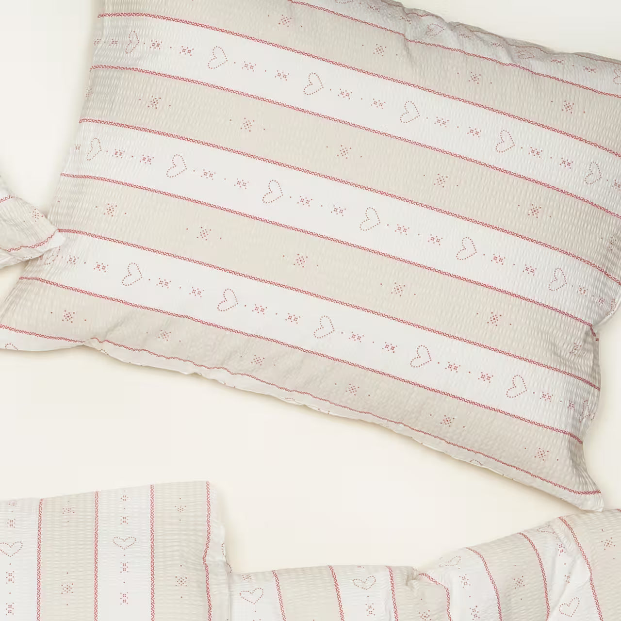 Obliečky KREP pruhy srdcia