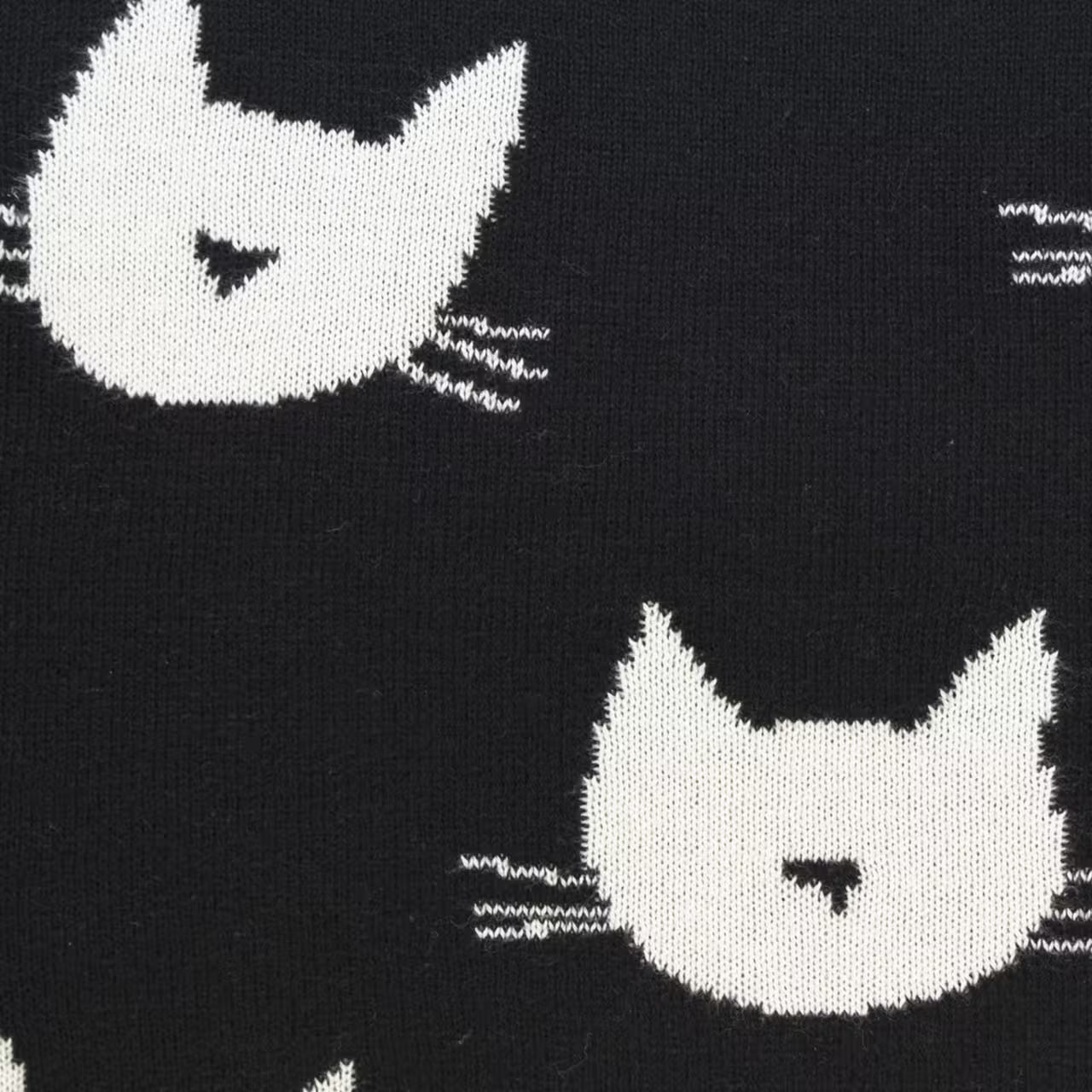 Dekoračný návlek pletený DESIGN mačičky čierna