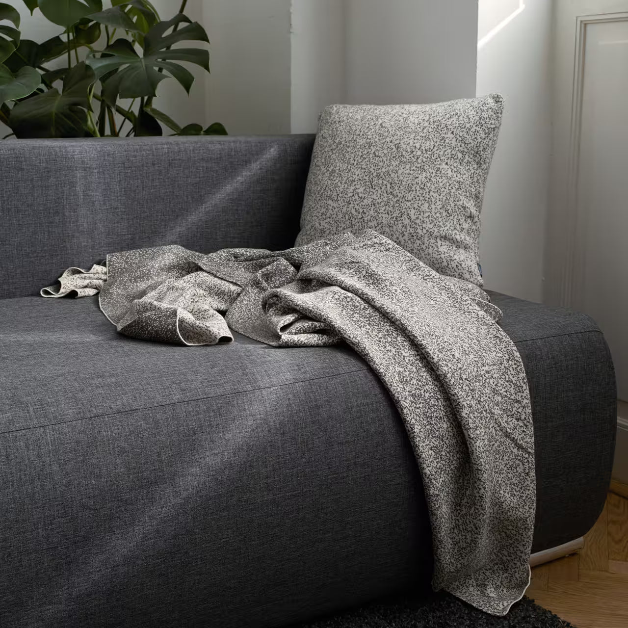 Deka pletená DESIGN ombre hneda