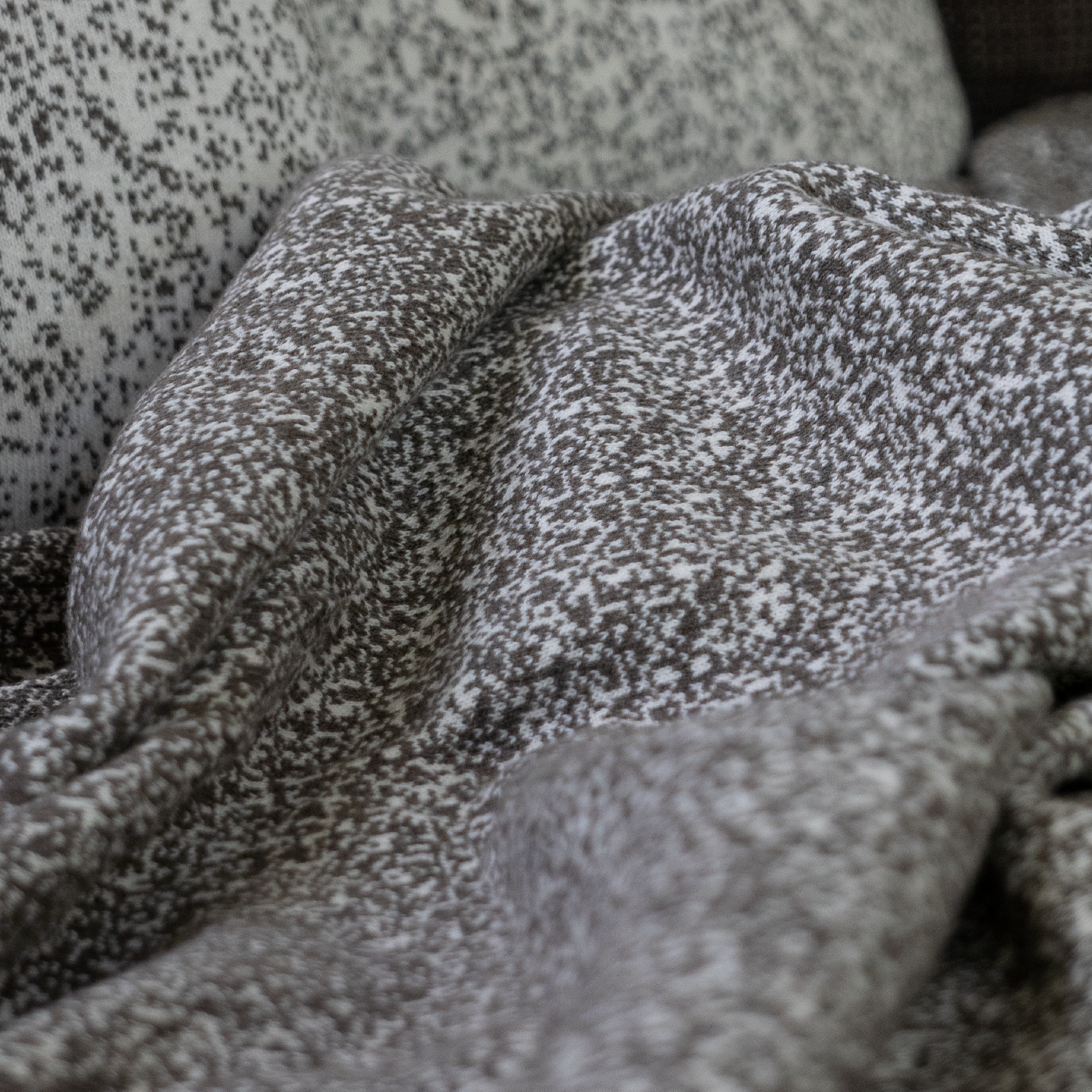 Deka pletená DESIGN ombre hneda