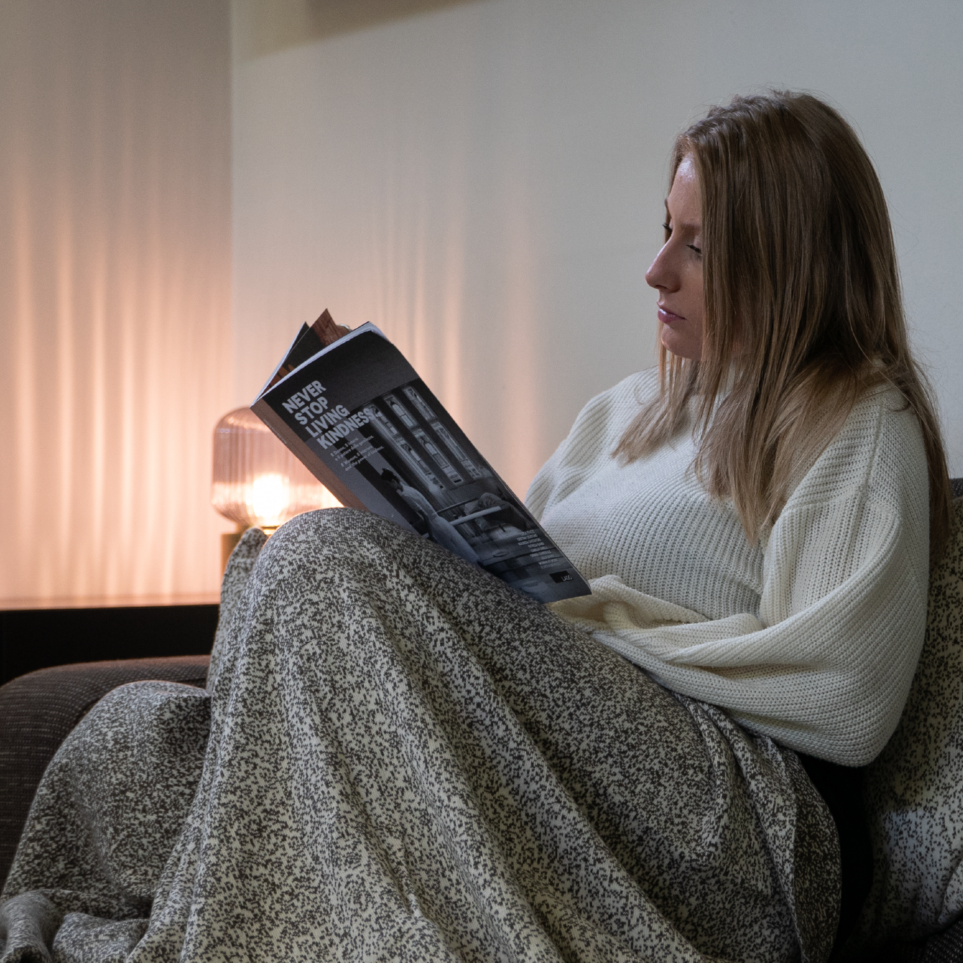 Deka pletená DESIGN ombre hneda