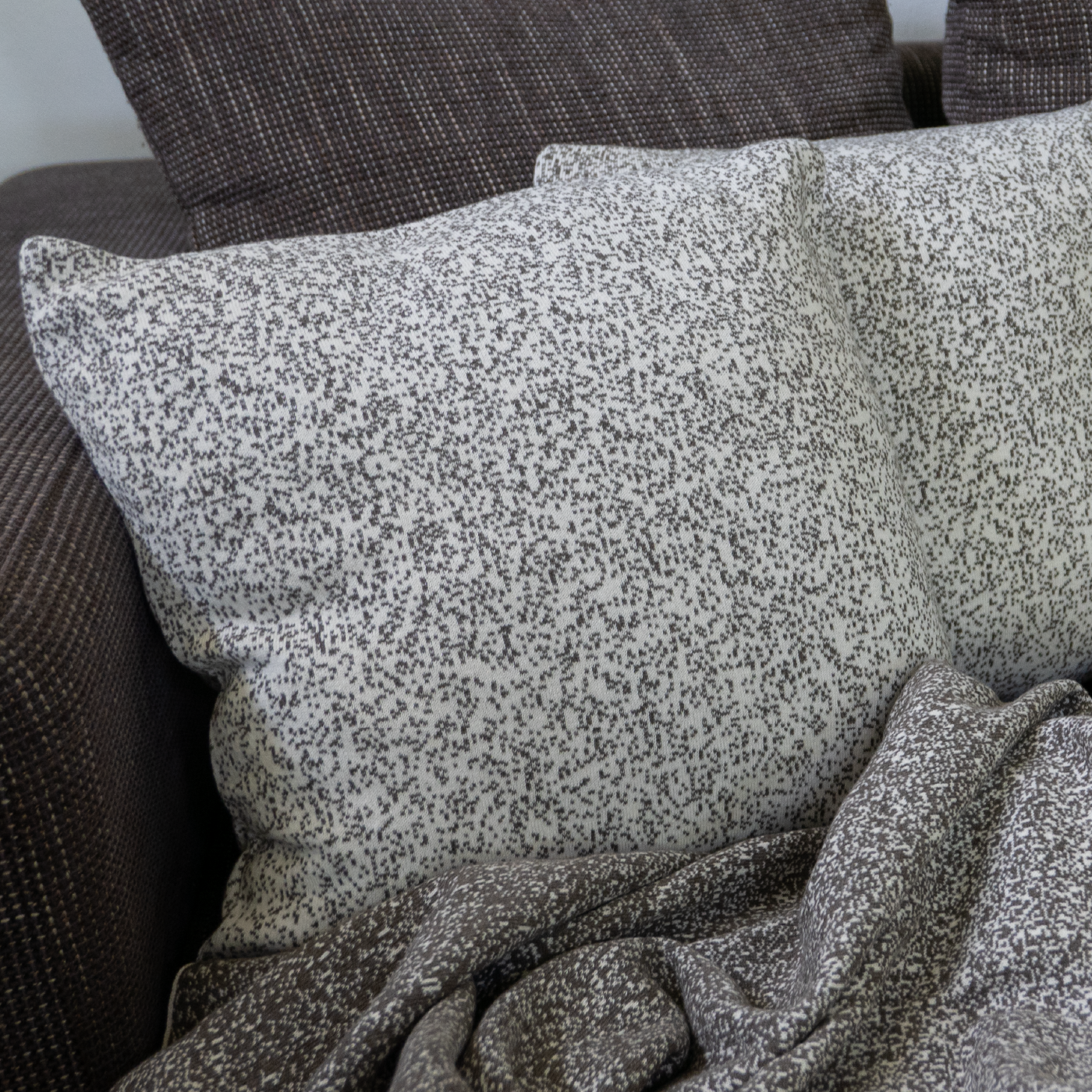 Dekoračný návlek pletený DESIGN ombre hnedá