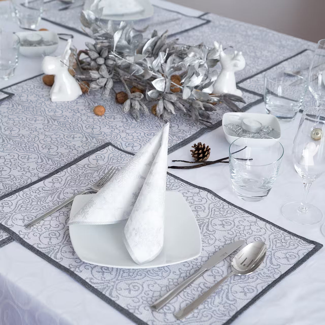 Prestieranie MOTIV LUREX ornament strieborná