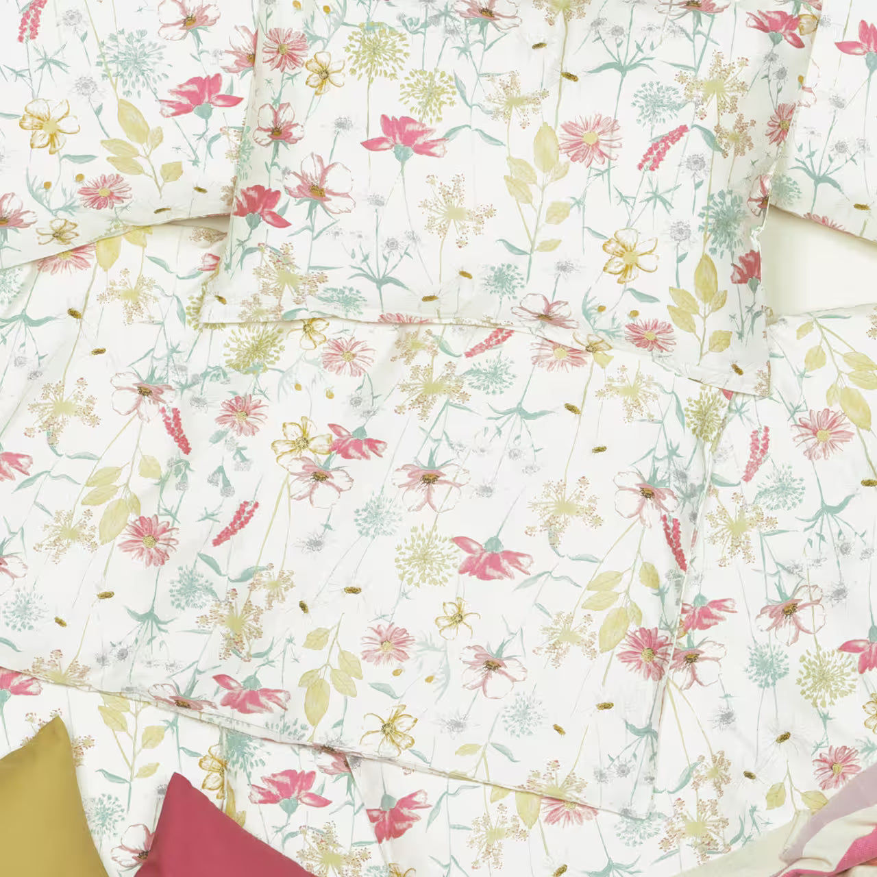 Obliečky SATÉN PLUS poľné kvety smotanová