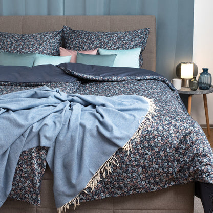 Obliečky SATÉN DESIGN kvietky prúžky tmavá modrá