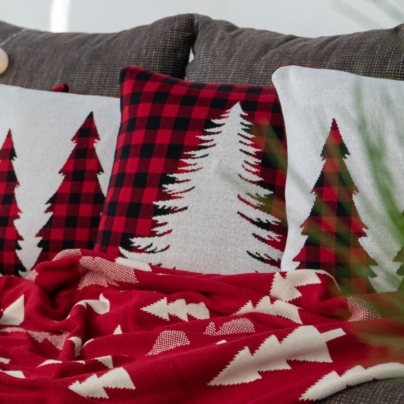 Dekoračný návlek pletený DESIGN biely strom káro