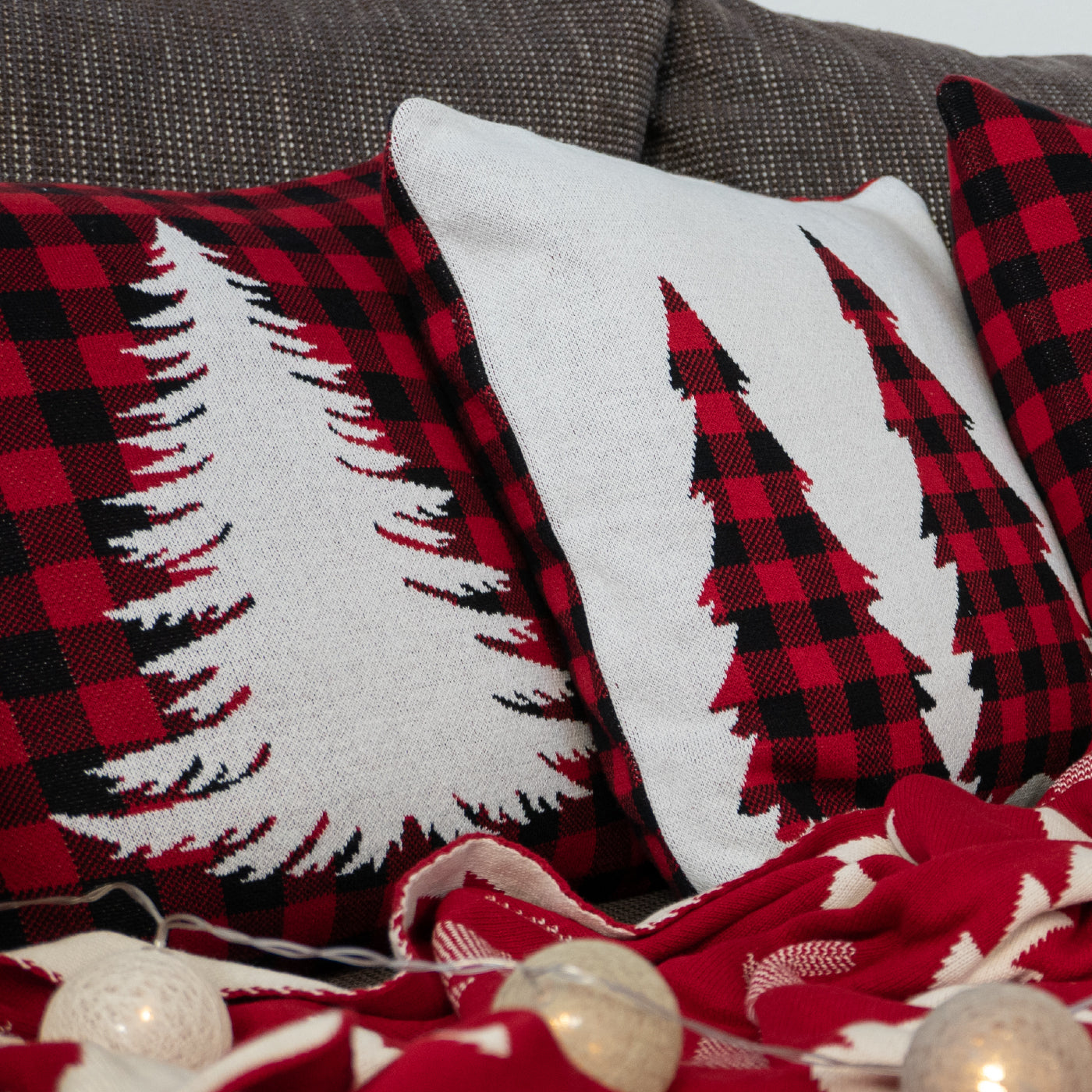 Dekoračný návlek pletený DESIGN biely strom káro