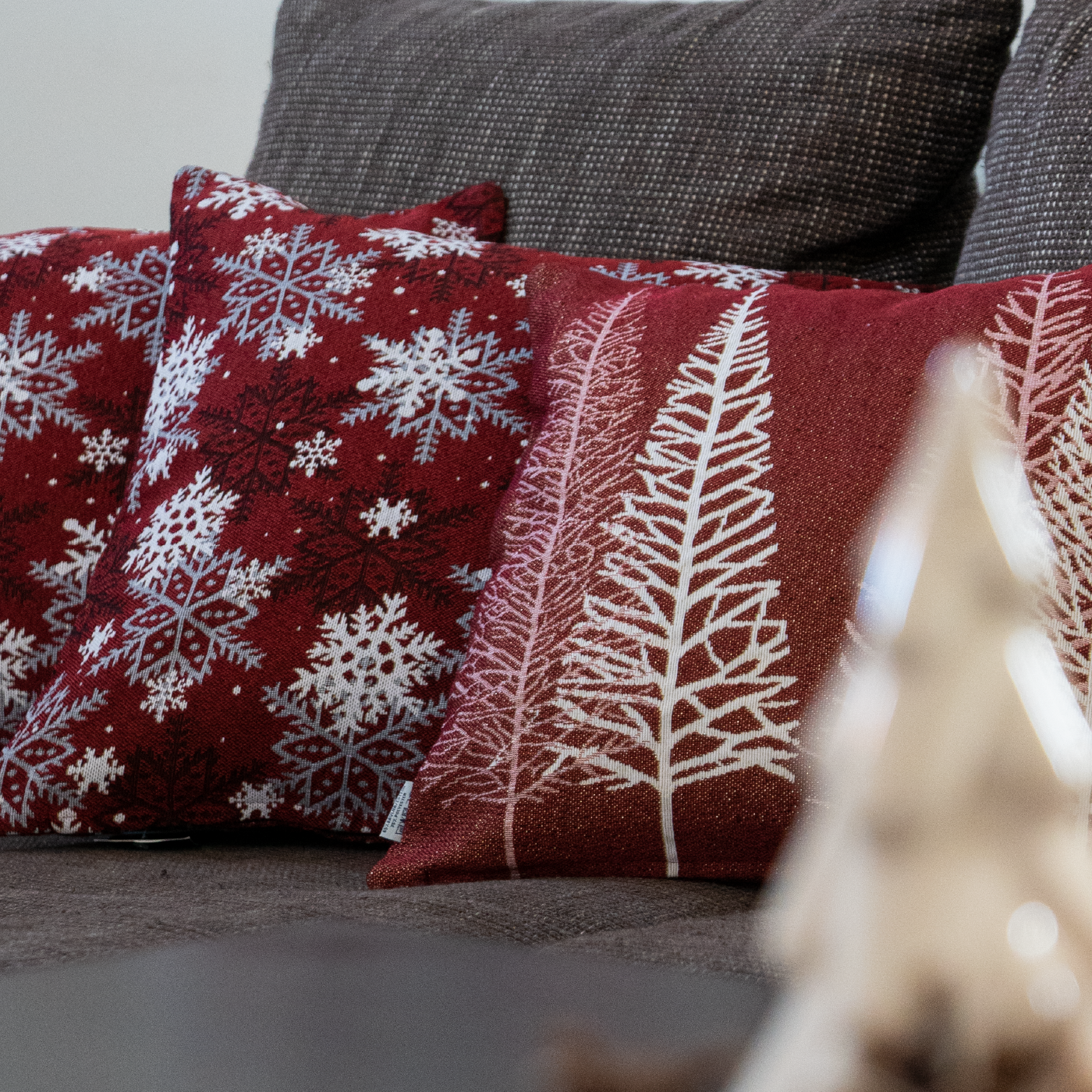 Dekoračný návlek MOTIV LUREX stromčeky červená