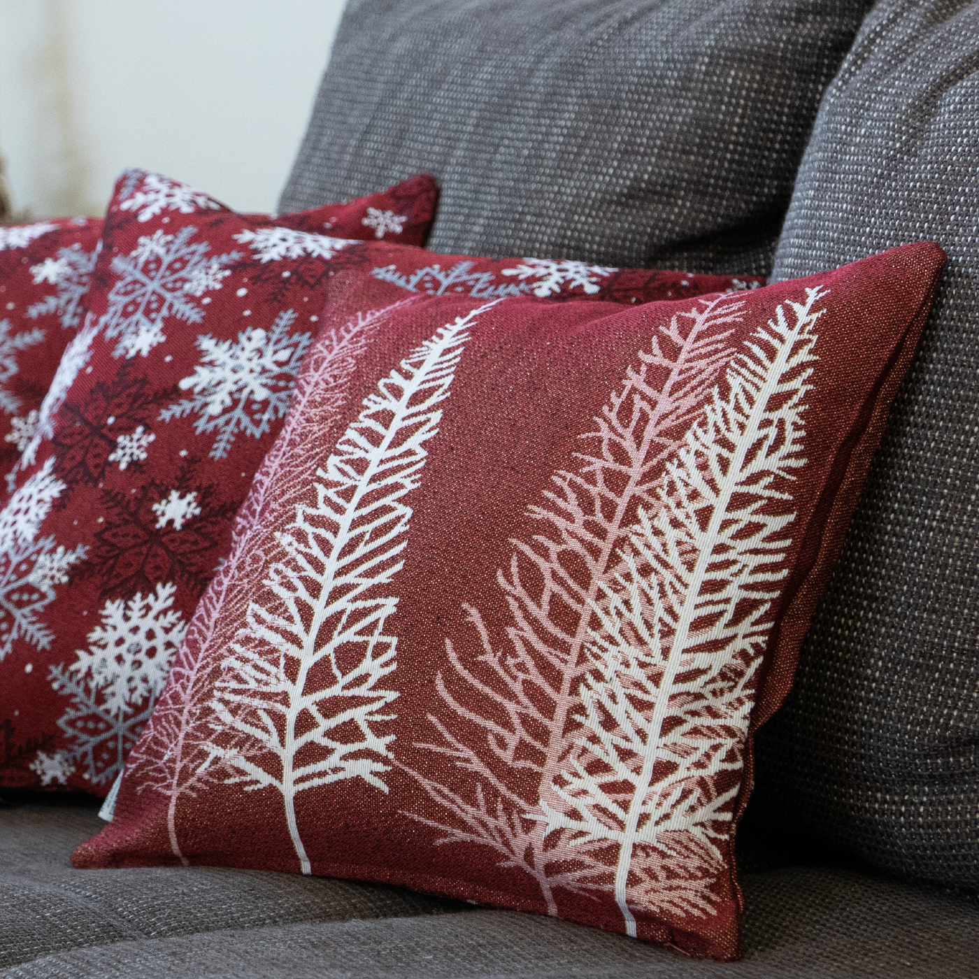 Dekoračný návlek MOTIV LUREX stromčeky červená