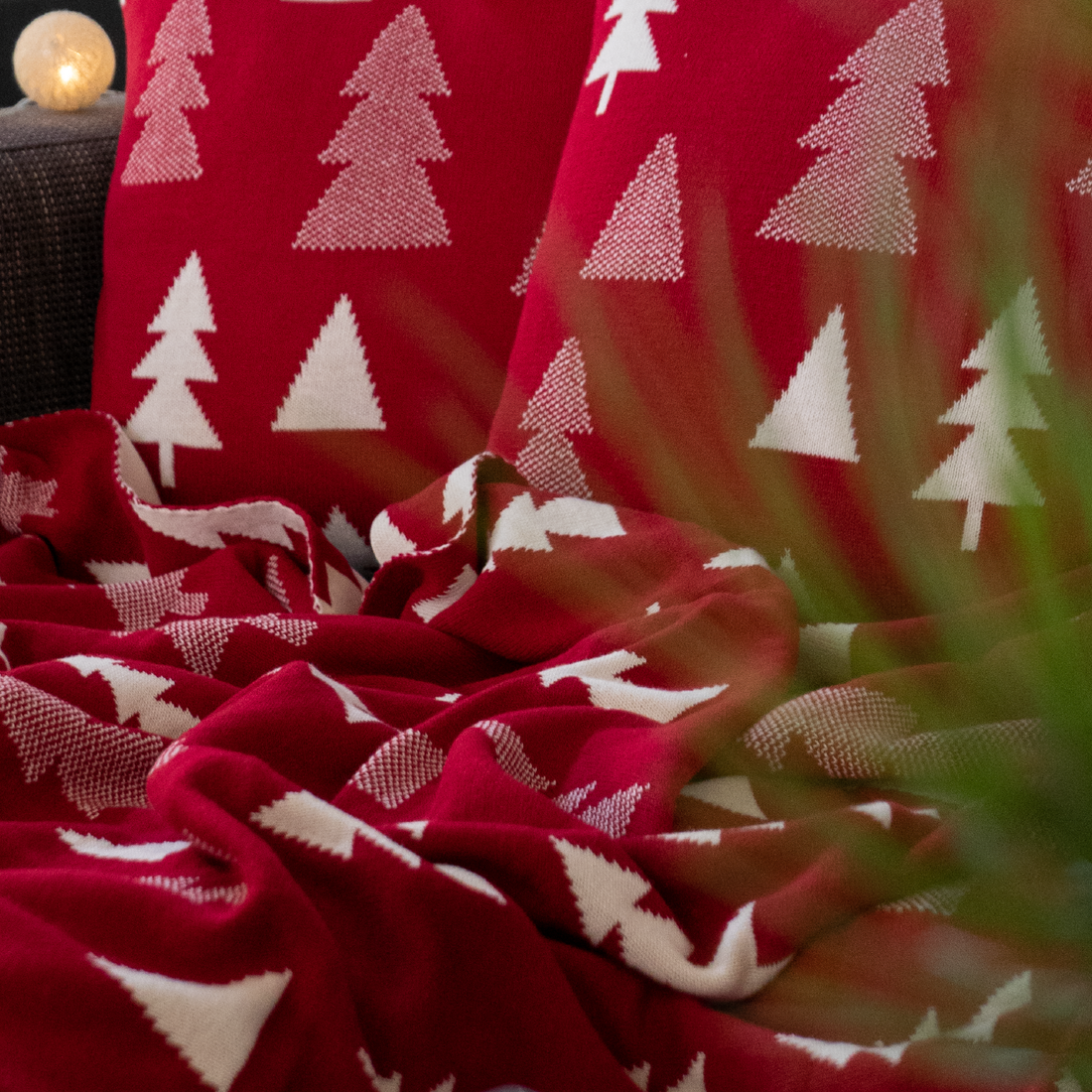 Deka pletená SUOMI stromčeky červená smotanová