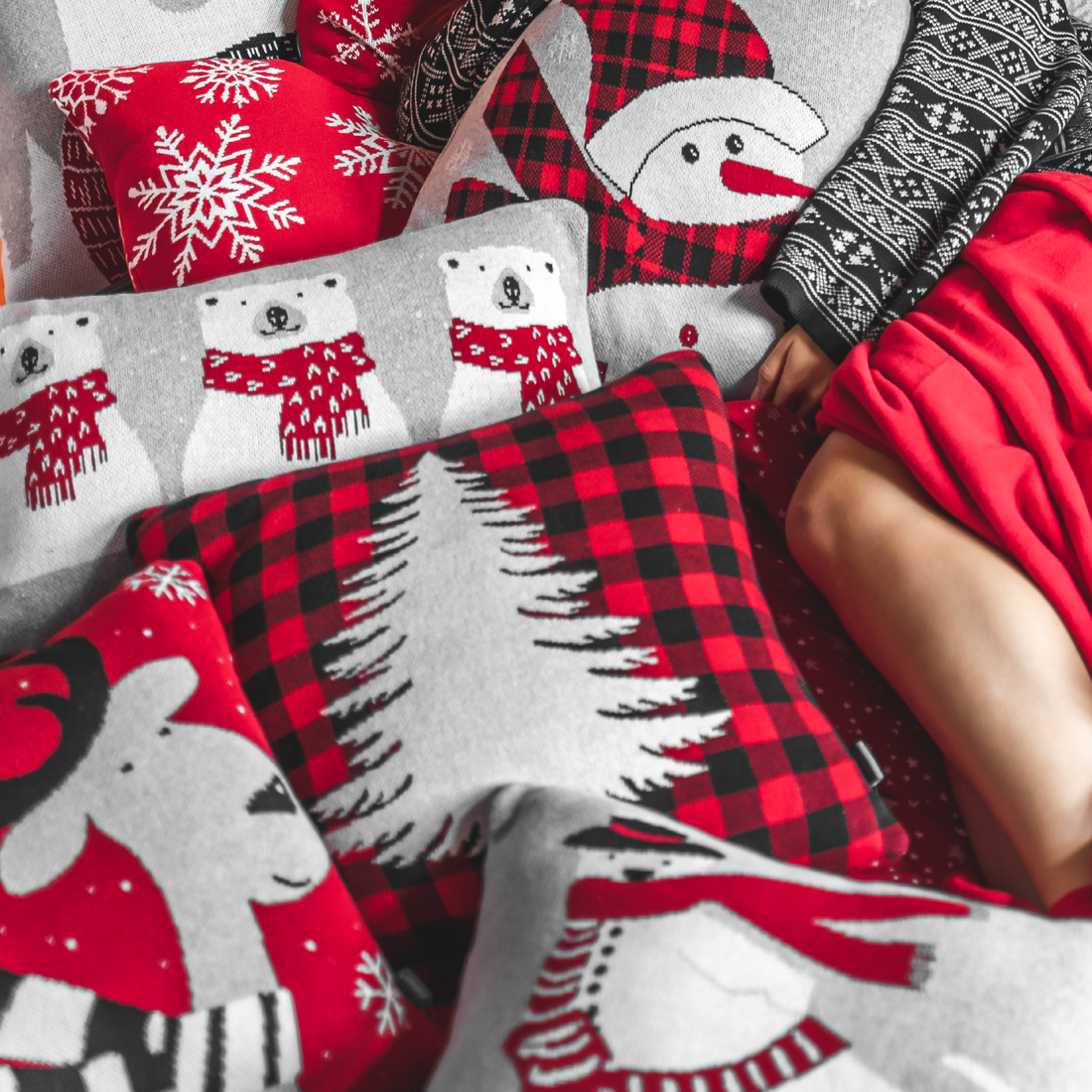 Dekoračný návlek pletený DESIGN ľadový medveď