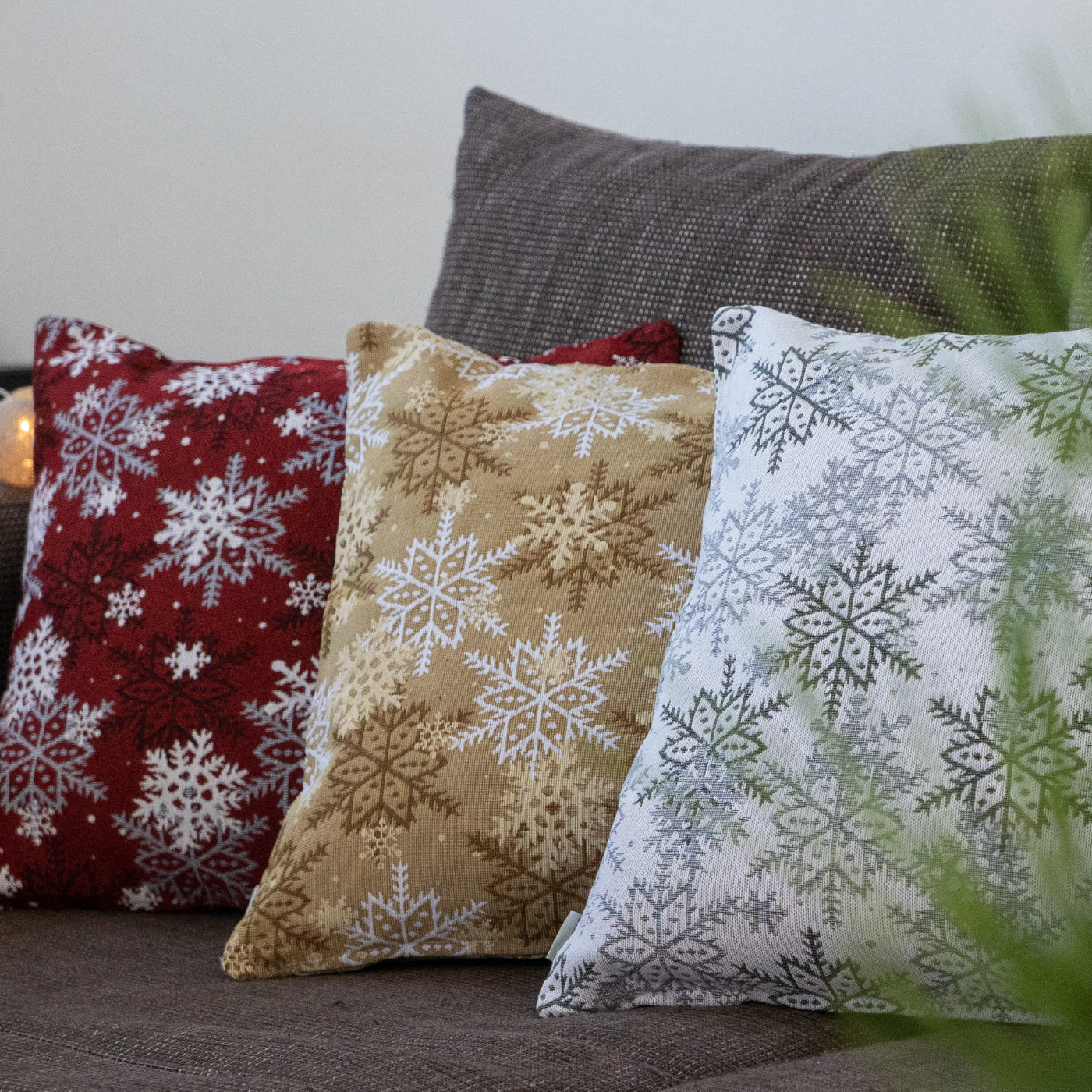 Dekoračný návlek MOTIV vločky béžová biela