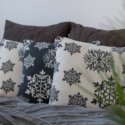 Dekoračný návlek pletený DESIGN vločky smotanová sivá