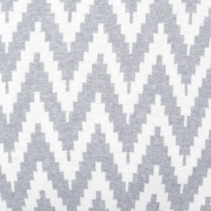 Dekoračný návlek pletený DESIGN zik zak svetlá sivá biela