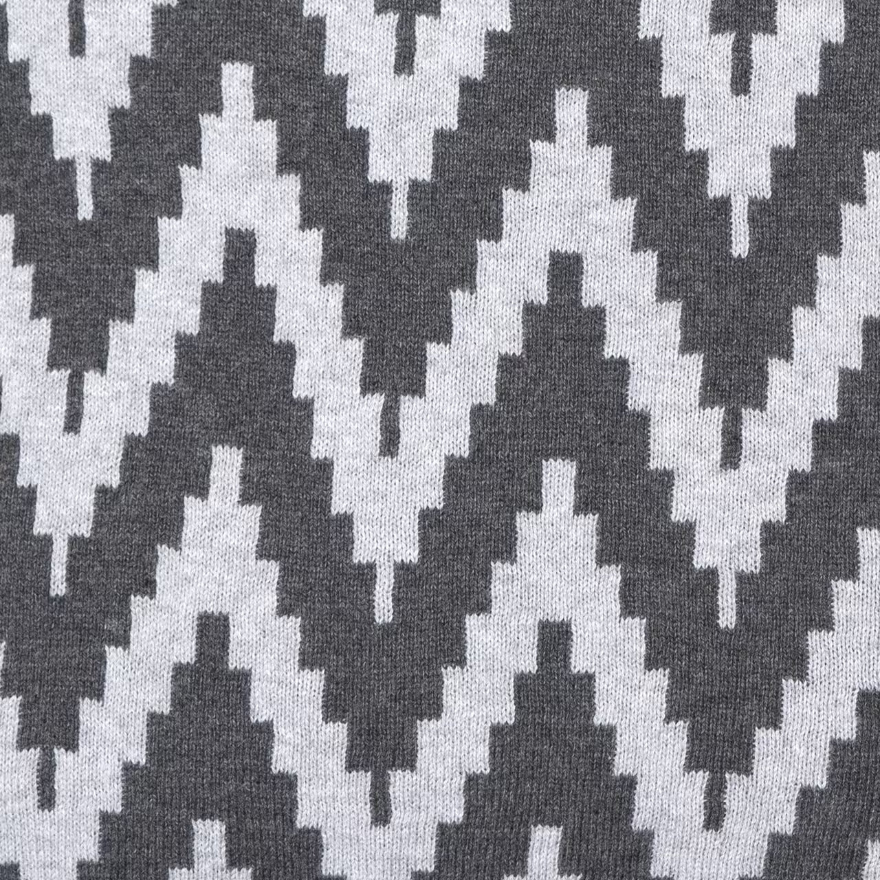 Dekoračný návlek pletený DESIGN zik zak tmavá sivá biela